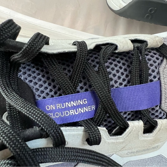 On Running Cloudrunner 2 in Gray with Purple & Black Detail Men’s 11 - Picture 4 of 8
